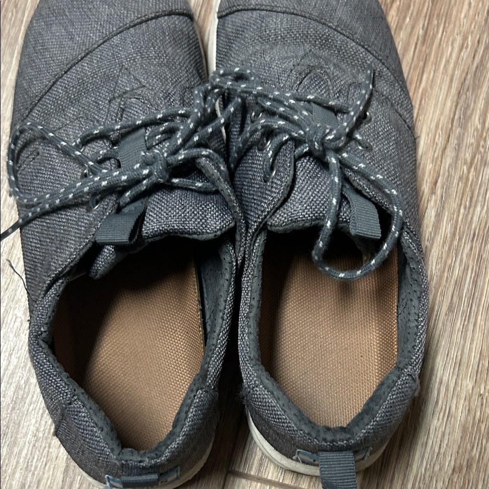 Women’s Gray TOMS Casual Shoes - Picture 3 of 4